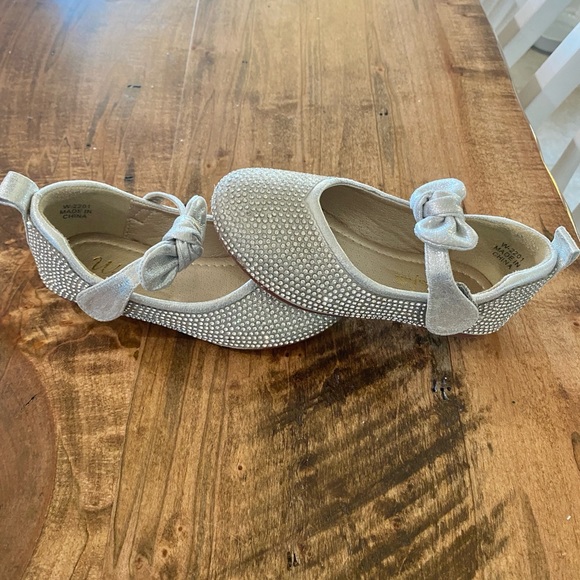 Sparkly Diamond Toddler Girls Dress Shoes: Size 8 - Picture 7 of 7